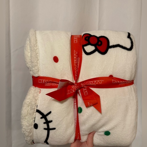 Hello kitty sherpa blanket - Picture 1 of 3